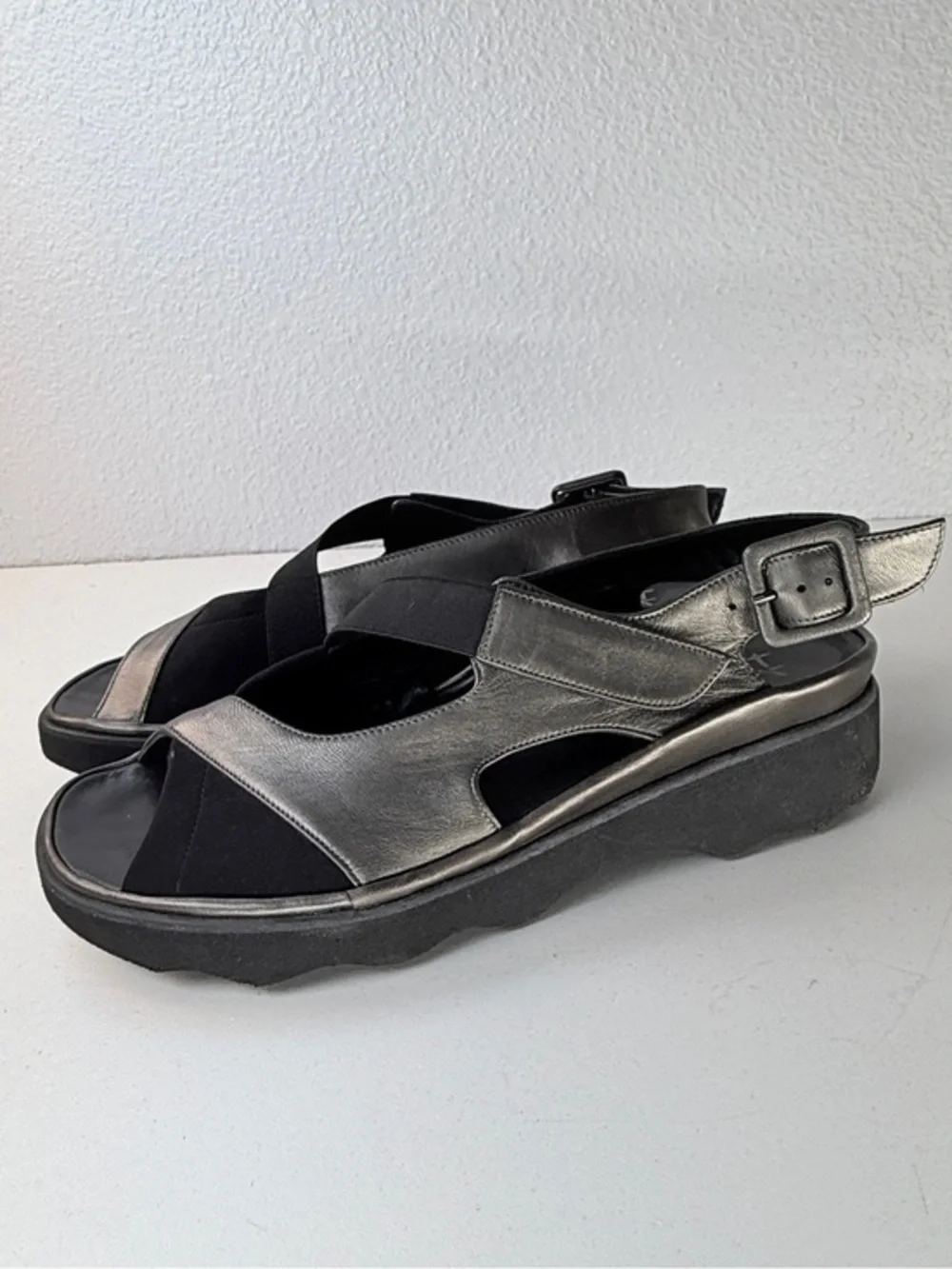 Thierry Rabotin Metallic Pewter Platform Comfort Sandals EU 38 womens size 8